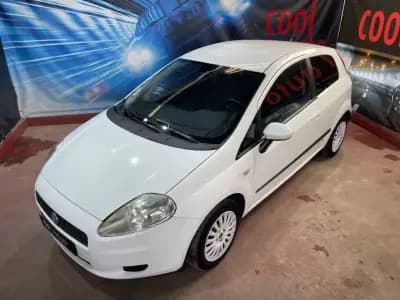 Vendo Fiat Punto 2008 - 2999 EUR, 233000 km - AUTO.MOTO.pt
