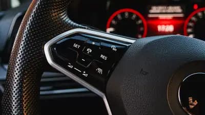 Sell Volkswagen Golf 2020 - 33000 EUR, 66500 km - AUTO.MOTO.pt