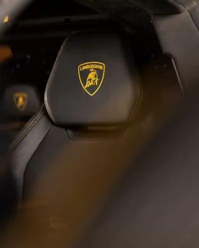 Vendo Lamborghini Urus 2020 - 305000 EUR, 104000 km - AUTO.MOTO.pt