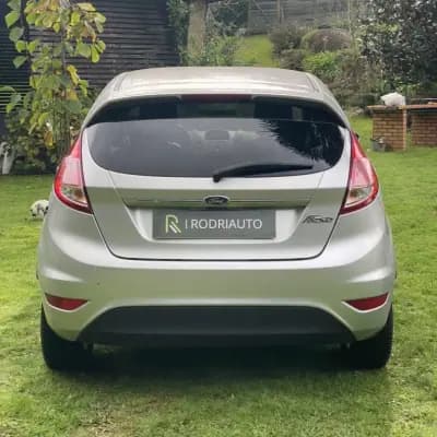 Vendo Ford Fiesta 2014 - 9990 EUR, 137000 km - AUTO.MOTO.pt