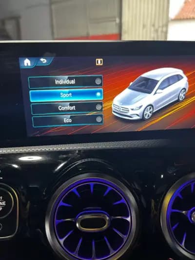 Vendo Mercedes-Benz CLA 200 2020 - 35500 EUR, 41690 km - AUTO.MOTO.pt