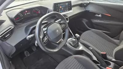 Vendo Peugeot 208 2023 - 14990 EUR, 31000 km - AUTO.MOTO.pt