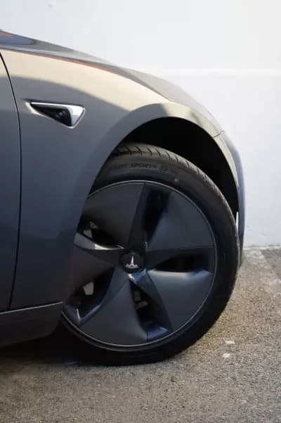 Vendo Tesla Model 3 2020 - 22999 EUR, 135693 km - AUTO.MOTO.pt