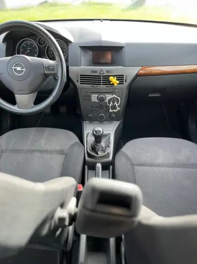 Vendo Opel Astra Caravan 2005 - 3900 EUR, 140120 km - AUTO.MOTO.pt