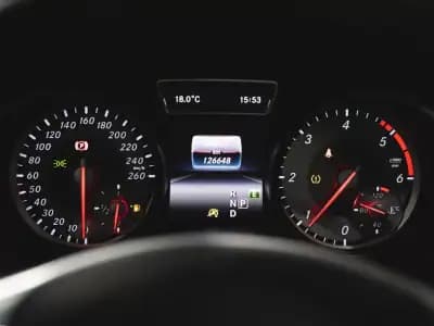 Sell Mercedes-Benz GLA 180 2016 - 23990 EUR, 126000 km - AUTO.MOTO.pt