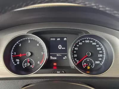 Vendo Volkswagen Golf 2017 - 15950 EUR, 175038 km - AUTO.MOTO.pt