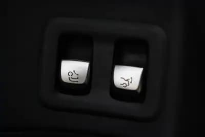 Sell Mercedes-Benz GLC 350 2017 - 39900 EUR, 90000 km - AUTO.MOTO.pt