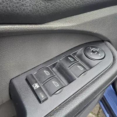 Sell Ford C-Max 2005 - 5450 EUR, 238550 km - AUTO.MOTO.pt