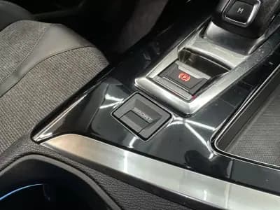 Vendo Peugeot 3008 2020 - 20100 EUR, 142000 km - AUTO.MOTO.pt