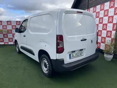 Vendo Peugeot Partner 1.5 BlueHDi Pro Standard 2021 - 14490 EUR, 121725 km - AUTO.MOTO.pt