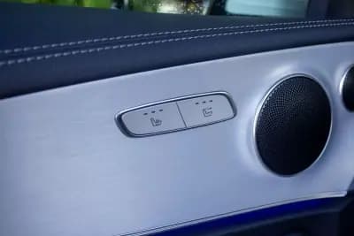 Vendo Mercedes-Benz E 220 2021 - 53900 EUR, 42200 km - AUTO.MOTO.pt