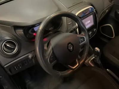 Vendo Renault Captur 2018 - 14995 EUR, 130700 km - AUTO.MOTO.pt
