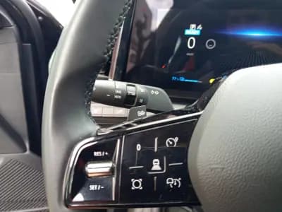 Vendo Renault Mégane E-Tech 2023 - 23490 EUR, 64900 km - AUTO.MOTO.pt