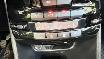 Vendo Peugeot 2008 2018 - 12500 EUR, 103370 km - AUTO.MOTO.pt