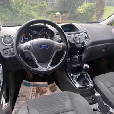 Vendo Ford Fiesta 2014 - 9990 EUR, 137000 km - AUTO.MOTO.pt