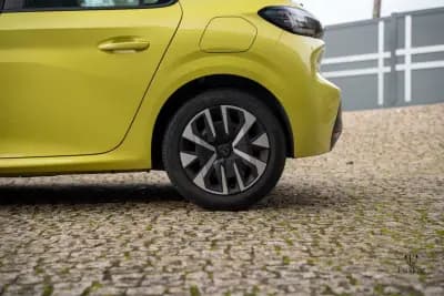 Sell Peugeot 208 2025 - 17900 EUR, 6300 km - AUTO.MOTO.pt