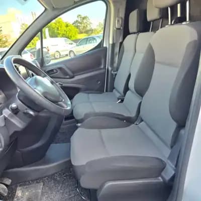 Vendo Peugeot PARTENER 2017 - 9750 EUR, 215000 km - AUTO.MOTO.pt