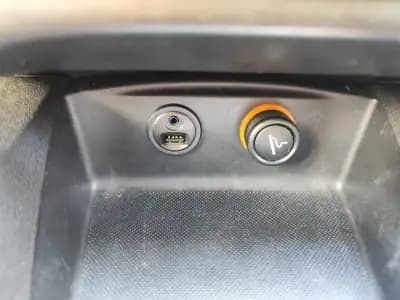 Sell Citroën C4 2015 - 9980 EUR, 157000 km - AUTO.MOTO.pt