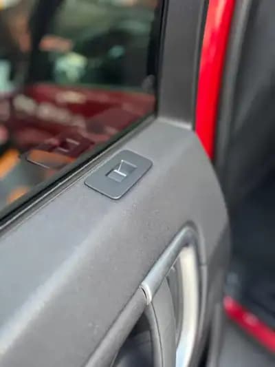 Vendo Land Rover Discovery Sport 2018 - 29750 EUR, 100950 km - AUTO.MOTO.pt