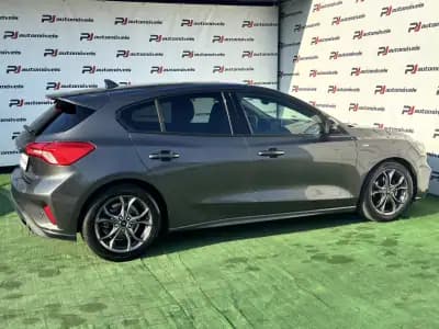 Vendo Ford Focus 2018 - 16750 EUR, 130000 km - AUTO.MOTO.pt