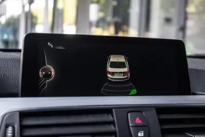 Vendo BMW 318 2015 - 16900 EUR, 246569 km - AUTO.MOTO.pt