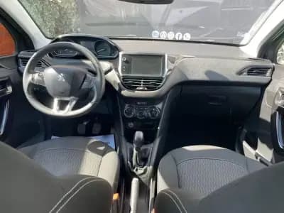 Vendo Peugeot 208 2017 - 8250 EUR, 130754 km - AUTO.MOTO.pt