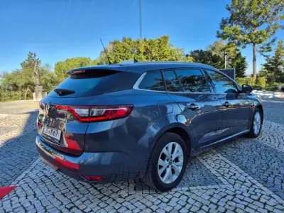 Vendo Renault Mégane Sport Tourer 2019 - 15900 EUR, 133373 km - AUTO.MOTO.pt