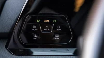 Sell Volkswagen Golf 2020 - 33000 EUR, 66500 km - AUTO.MOTO.pt