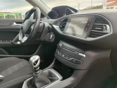 Vendo Peugeot 308 2015 - 11900 EUR, 151000 km - AUTO.MOTO.pt
