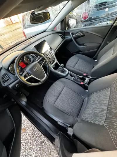 Sell Opel Astra Sports Tourer 2015 - 8999 EUR, 276000 km - AUTO.MOTO.pt