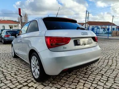 Vendo Audi A1 2010 - 11990 EUR, 196000 km - AUTO.MOTO.pt