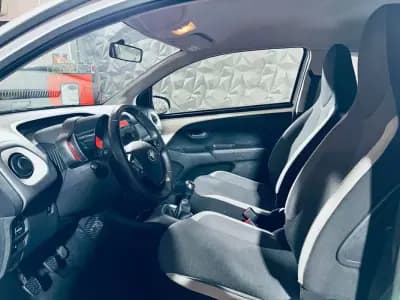 Vendo Toyota Aygo 2020 - 11750 EUR, 134443 km - AUTO.MOTO.pt