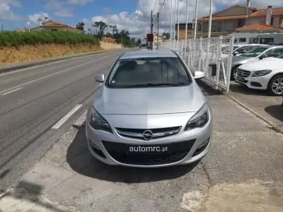 Vendo Opel Astra 2013 - 9900 EUR, 179980 km - AUTO.MOTO.pt