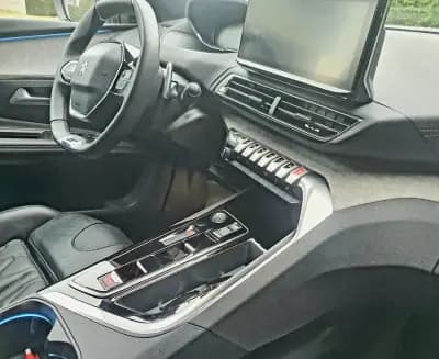 Vendo Peugeot 3008 2023 - 28890 EUR, 27600 km - AUTO.MOTO.pt