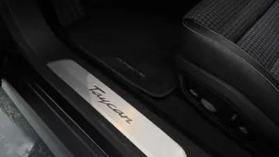 Vendo Porsche Taycan 2024 - 82000 EUR, 38405 km - AUTO.MOTO.pt