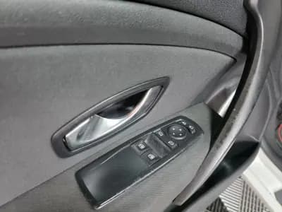 Vendo Renault Mégane Coupe 2011 - 7490 EUR, 258000 km - AUTO.MOTO.pt