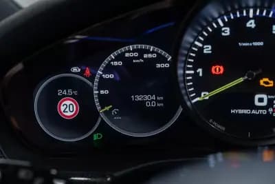 Sell Porsche Panamera Sport Turismo 2018 - 69950 EUR, 133000 km - AUTO.MOTO.pt