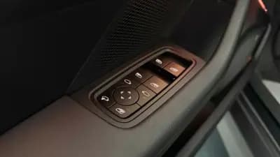 Vendo Porsche Taycan 2024 - 82000 EUR, 38405 km - AUTO.MOTO.pt