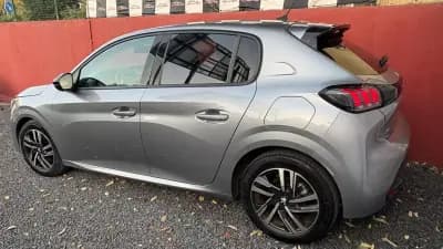 Vendo Peugeot 208 2023 - 14900 EUR, 13500 km - AUTO.MOTO.pt