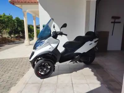 Vendo mota Piaggio MP3 Three Wheeler 400 2018 - 4750 EUR, 17000 km - AUTO.MOTO.pt