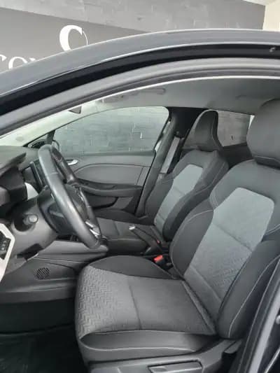 Sell Renault Clio 2023 - 15950 EUR, 58110 km - AUTO.MOTO.pt