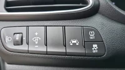 Vendo Hyundai i30 Fastback 2019 - 16500 EUR, 65000 km - AUTO.MOTO.pt