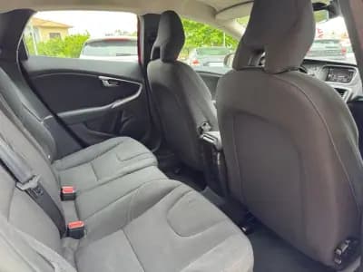 Sell Volvo V40 2017 - 14750 EUR, 138000 km - AUTO.MOTO.pt