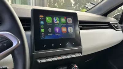 Vendo Renault Clio 2023 - 14499 EUR, 111021 km - AUTO.MOTO.pt