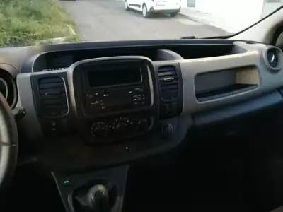 Vendo Renault TRAFIC L2H1 125CV 2018 - 14965 EUR, 179000 km - AUTO.MOTO.pt