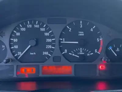 Vendo BMW 318 2005 - 6950 EUR, 281920 km - AUTO.MOTO.pt