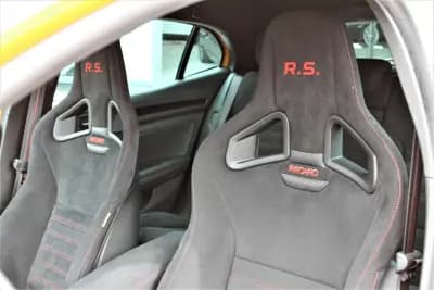 Vendo Renault Mégane 2019 - 43990 EUR, 42000 km - AUTO.MOTO.pt