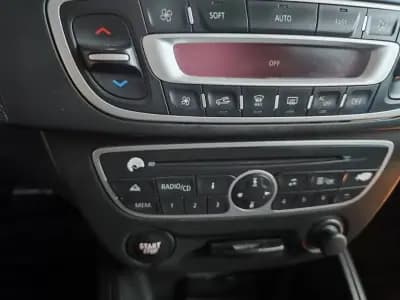 Sell Renault Mégane Sport Tourer 2009 - 5750 EUR, 210000 km - AUTO.MOTO.pt