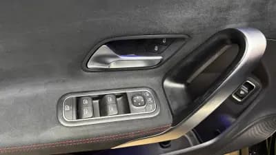 Vendo Mercedes-Benz CLA 180 2023 - 34970 EUR, 70000 km - AUTO.MOTO.pt