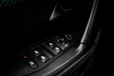 Vendo Peugeot e-2008 2021 - 20850 EUR, 59500 km - AUTO.MOTO.pt